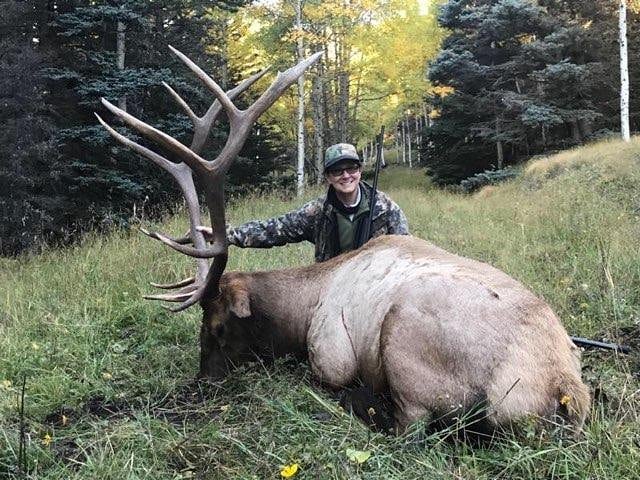 What an awesome Bull! Has anyone had any luck this season? #raptorazor #deerhunting #huntingseason #deerseason #elkhunting #elk #venison #wildgame #huntingknife #biggameskinner 📷: @oddbull_outdoors