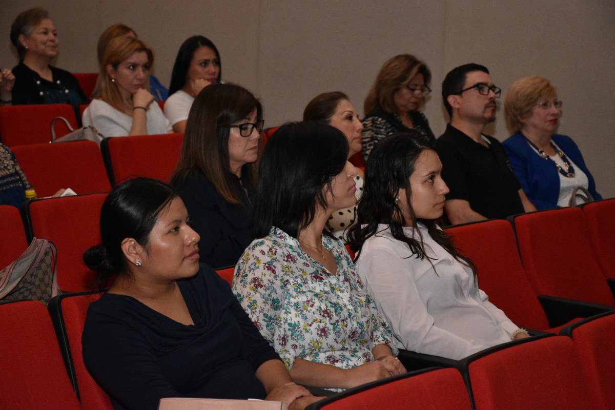 Con el objetivo de brindar orientación y  capacitación del liderazgo y valores para la vida, voluntarios y maestros, realizamos un  taller impartido por Pablo Zamora Calvo, en el Auditorio del Centro Cultural Plaza Fátima  #DesarrollodeCapacidades