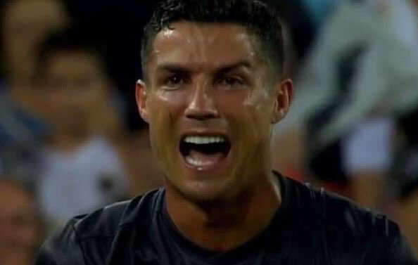 MrChipGt's tweet photo. Cuando se están tomando tu guaro #Cr7 https://t.co/OIKDdIO6xq