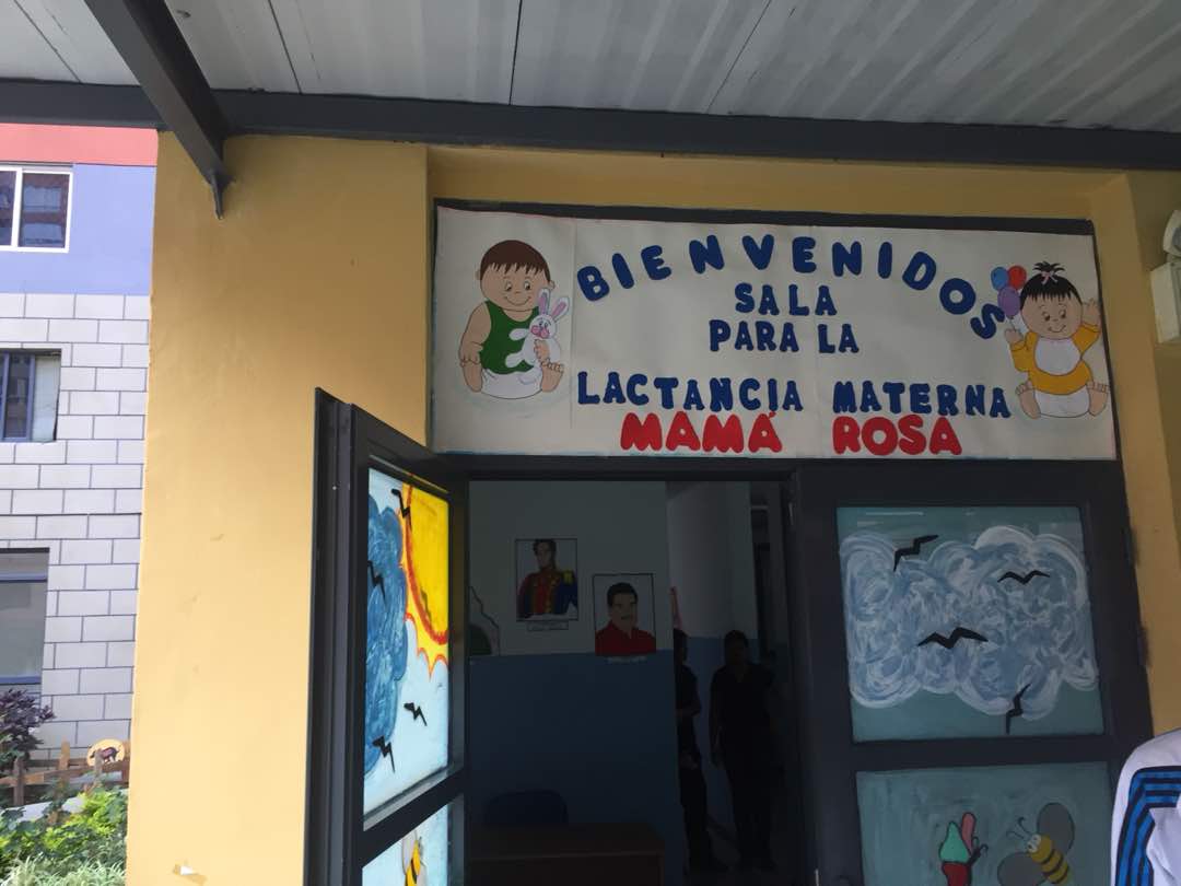 FidelVsquezPSUV's tweet photo. Cumpliendo las líneas del Pdte. @NicolasMaduro garantizamos que este año escolar sea un gran éxito, de la mano de la comunidad, los educadores y los representantes, como pudimos observar hoy en el recorrido realizado en las unidades educativas de Fuerte Tiuna #RegresoAClases2018 https://t.co/YkgIeodmZr