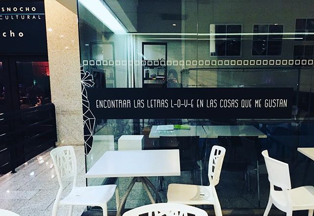 trasnochocult's tweet photo. Gracias por visitarnos! ๐ท: @arianisima
Todavรญa quedan burbujas amables en esta ciudad, nuestra ciudad.
โข
#Caracas #Trasnocho #amor #love #libros #venezuela #wednesday #morchito ๐ #instagram ๐ท: @arianisima https://t.co/M6tOmlBHuo