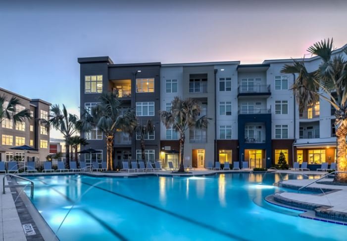 SolsticeOrlando's tweet photo. Experience the Ultimate in this upscale zero-entry resort-style swimming pool with 2 full lap lanes at #SolsticeOrlando #ThisIsNWRLiving 407-723-1000 https://t.co/m1LjbXwZLP https://t.co/5q4OrJBjsp