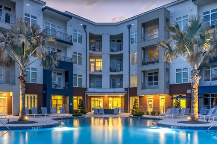 SolsticeOrlando's tweet photo. Experience the Ultimate in this upscale zero-entry resort-style swimming pool with 2 full lap lanes at #SolsticeOrlando #ThisIsNWRLiving 407-723-1000 https://t.co/m1LjbXwZLP https://t.co/5q4OrJBjsp