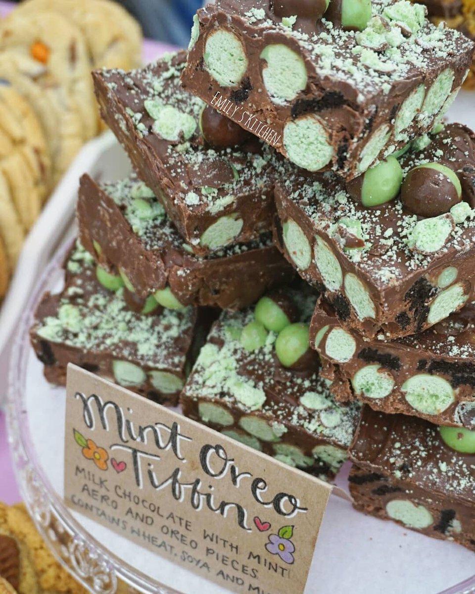 Emilys__Kitchen's tweet image. You guys couldn't get enough of my Mint Oreo tiffin this weekend!
Still so in love with my signage, isn't @paper_fudge just so clever?
#mint #oreo #tiffin #cake #traybake #foodfestival #foodie #mintchocolate #emilyskitchenbakes #AFF2018 #abergavenny #abergavennyfoodfestival #gbbo
