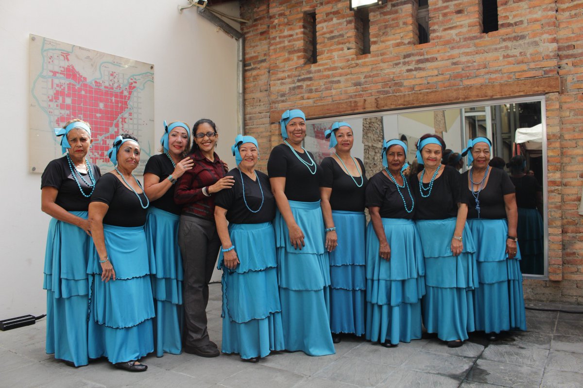 salainass's tweet photo. #InassAlDía
La presidenta del Inass @gladysrequena, dijo presente en el cierre del aniversario #13AñosSiendoInass, donde ratificó su compromiso con los #ÁrbolesDelSaber en aras de fomentar el envejecimiento activo.  @NicolasMaduro @DPresidencia https://t.co/hQiGSVSuwB