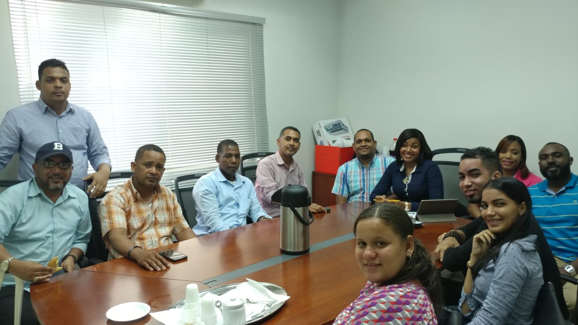 ClaritzaCruz1's tweet photo. Reunión de trabajo del equipo de .@somosjudel la Juventud de .@leonelfernandez en Azua.

Seguimos dando pasos importantes para que nuestro líder sea el próximo presidente de la nación dominicana.
#LeonelUnMillonYContando 
#LeonelEscuchaEspaillat https://t.co/OLC68KXSs1