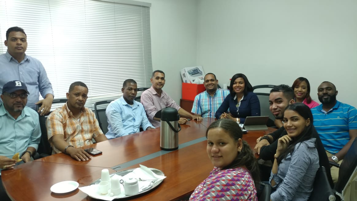 ClaritzaCruz1's tweet photo. Reunión de trabajo del equipo de .@somosjudel la Juventud de .@leonelfernandez en Azua.

Seguimos dando pasos importantes para que nuestro líder sea el próximo presidente de la nación dominicana.
#LeonelUnMillonYContando 
#LeonelEscuchaEspaillat https://t.co/OLC68KXSs1
