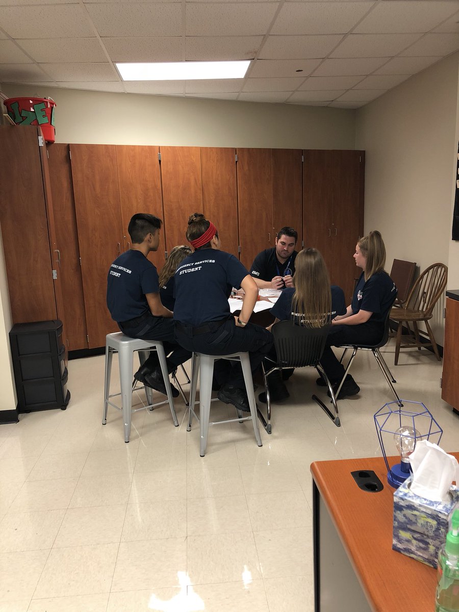 EMT_ATC's tweet image. Skills day!! @dentonisd @ctedentonisd @DentonATC #skills #ems #emtstudents #DentonISDDelivers