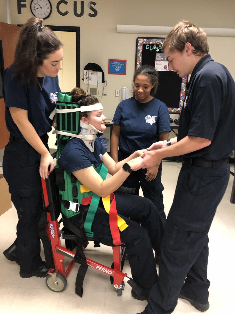 EMT_ATC's tweet image. Skills day!! @dentonisd @ctedentonisd @DentonATC #skills #ems #emtstudents #DentonISDDelivers