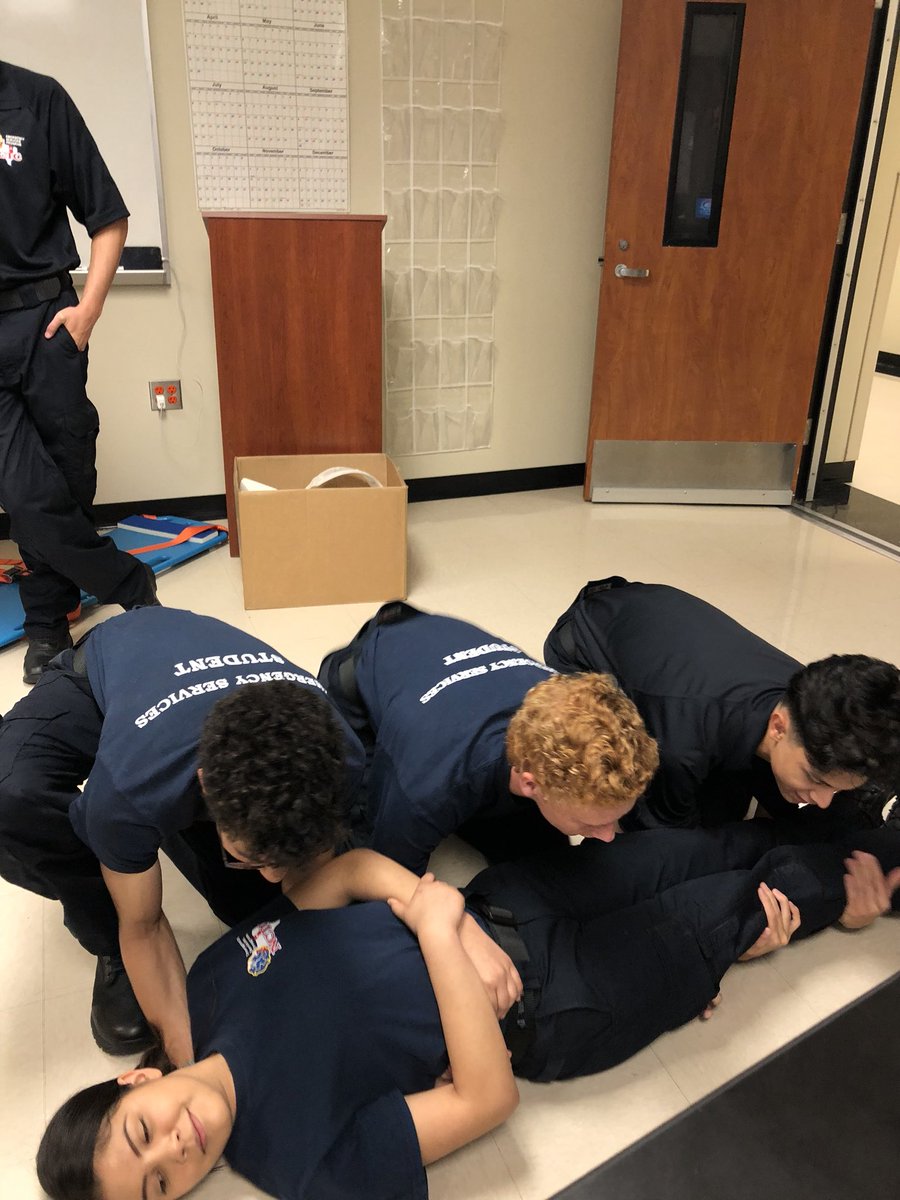 EMT_ATC's tweet image. Skills day!! @dentonisd @ctedentonisd @DentonATC #skills #ems #emtstudents #DentonISDDelivers