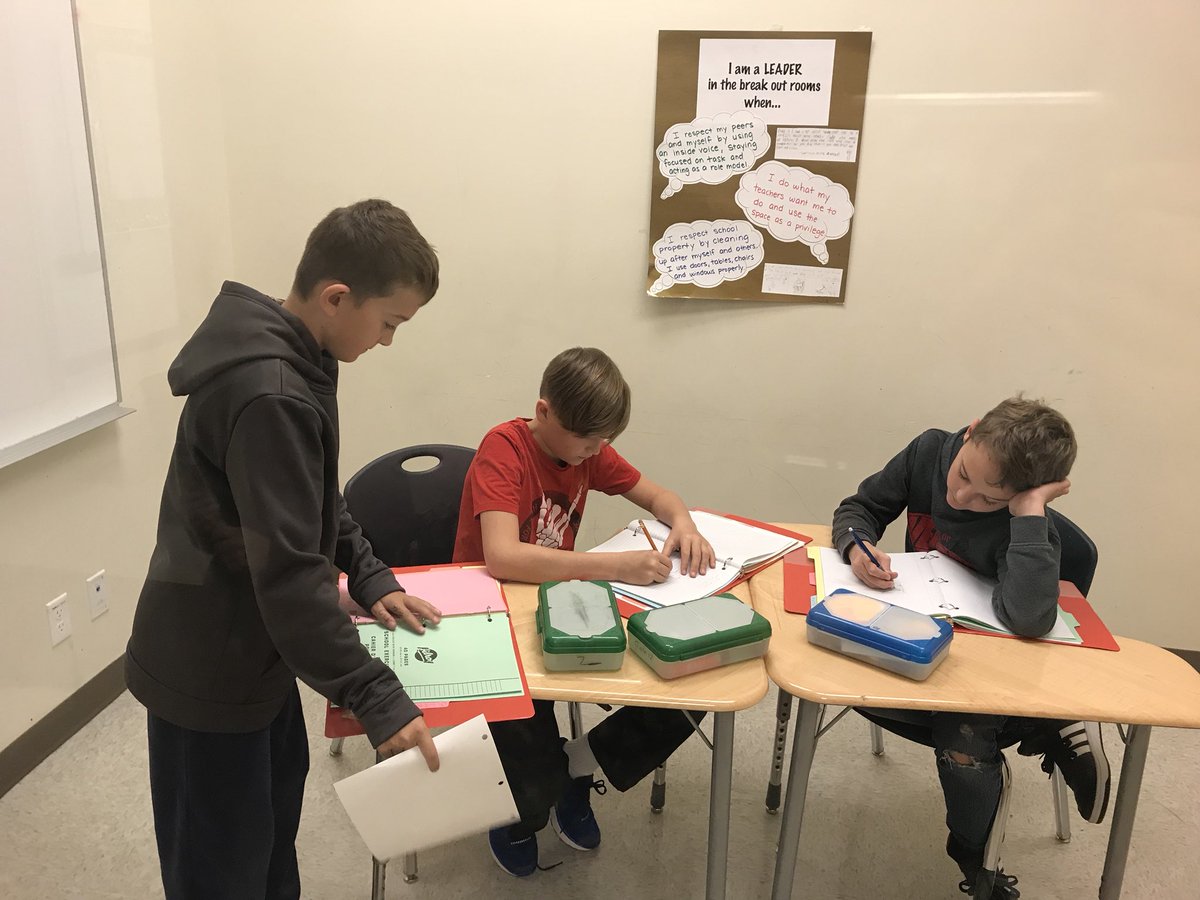 MrsMackieteach's tweet photo. Creating a fluid classroom opens up ideas and builds on everyone’s strengths. We form a community of grade 5 learners and we all support each other! #gft #allthestudents #wetlands #terrarium @rightmrknight @rvsed @SarahThompsonSc https://t.co/jOqcYQHbZm