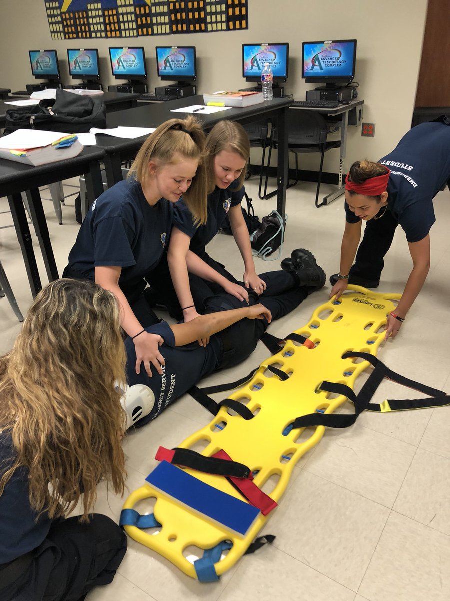 EMT_ATC's tweet image. Skills day part 2! @DentonATC @ctedentonisd @dentonisd  #ems #skills #emtstudents #DentonISDDelilvers