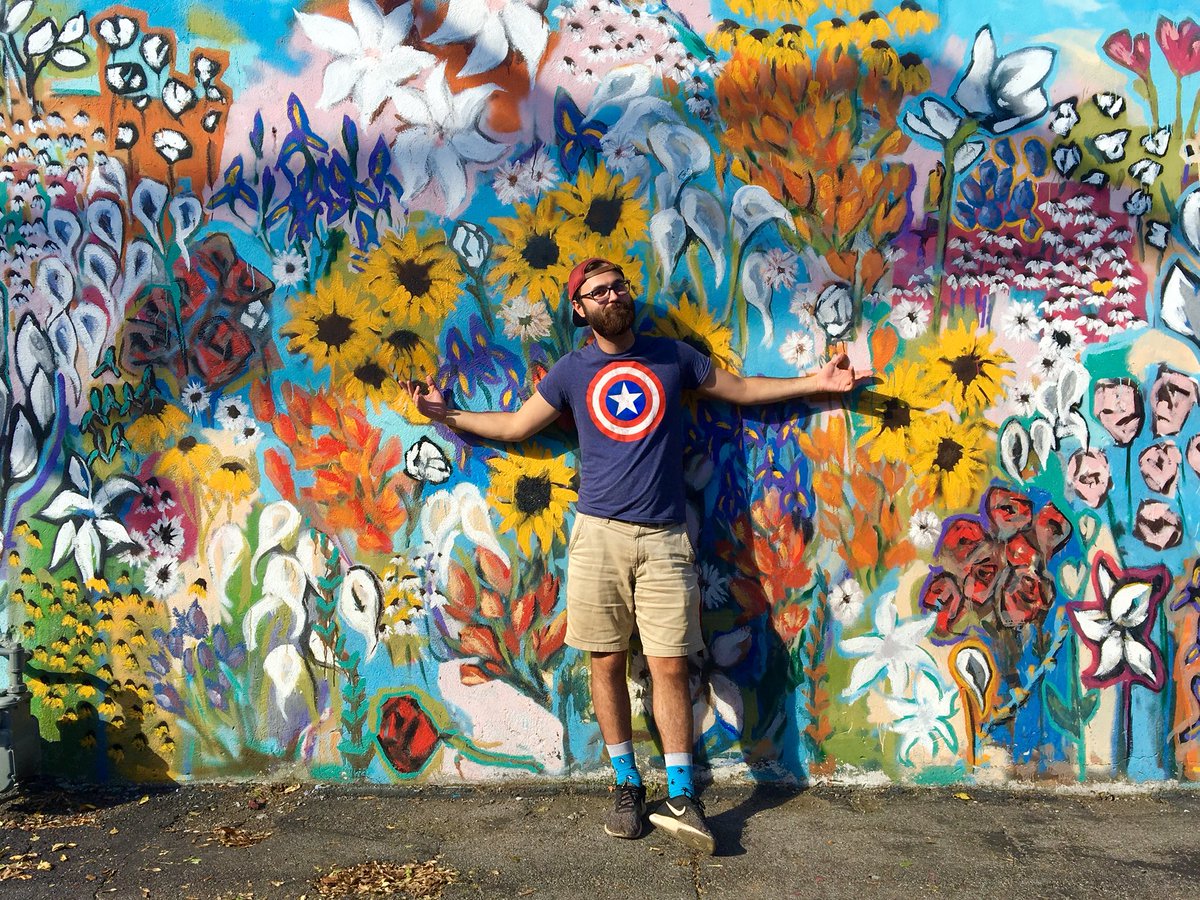 Allen_TheAlpha's tweet photo. If I told you a flower bloomed in a dark room would you trust it? #MuralWeek #FlowerChild #Nashville #Tennessee #MusicCity #StraightBlanchin https://t.co/R86waFnJKC