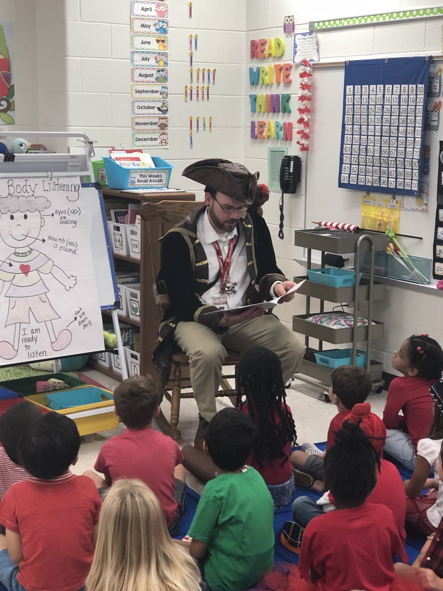 KFunInRoom101's tweet photo. A special visitor for dress like a pirate day- Captain/ Principal Stevens @andrewystevens #kinder❤️ #readaloud https://t.co/9yvuldlIwR