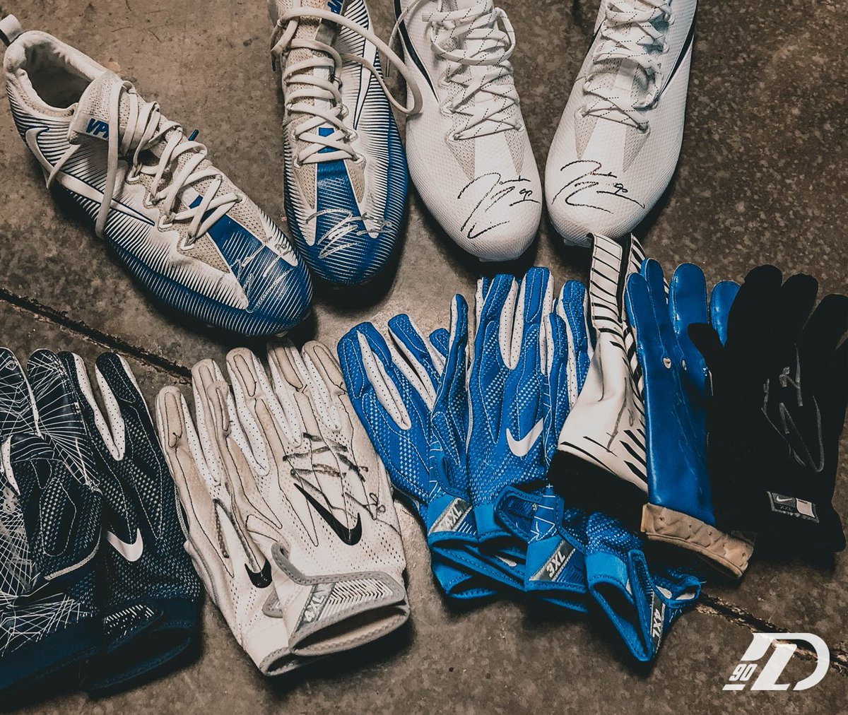 TankLawrence's tweet photo. 🚨 Giveaway alert #CowboysNation 🚨

👀 what I found in my garage! Follow my new Facebook fan page &amp; RT this tweet! I'll choose ten new fans from Facebook to win my signed, game worn gear! 

→ https://t.co/s6OedfJffR https://t.co/CLgWCD8grp