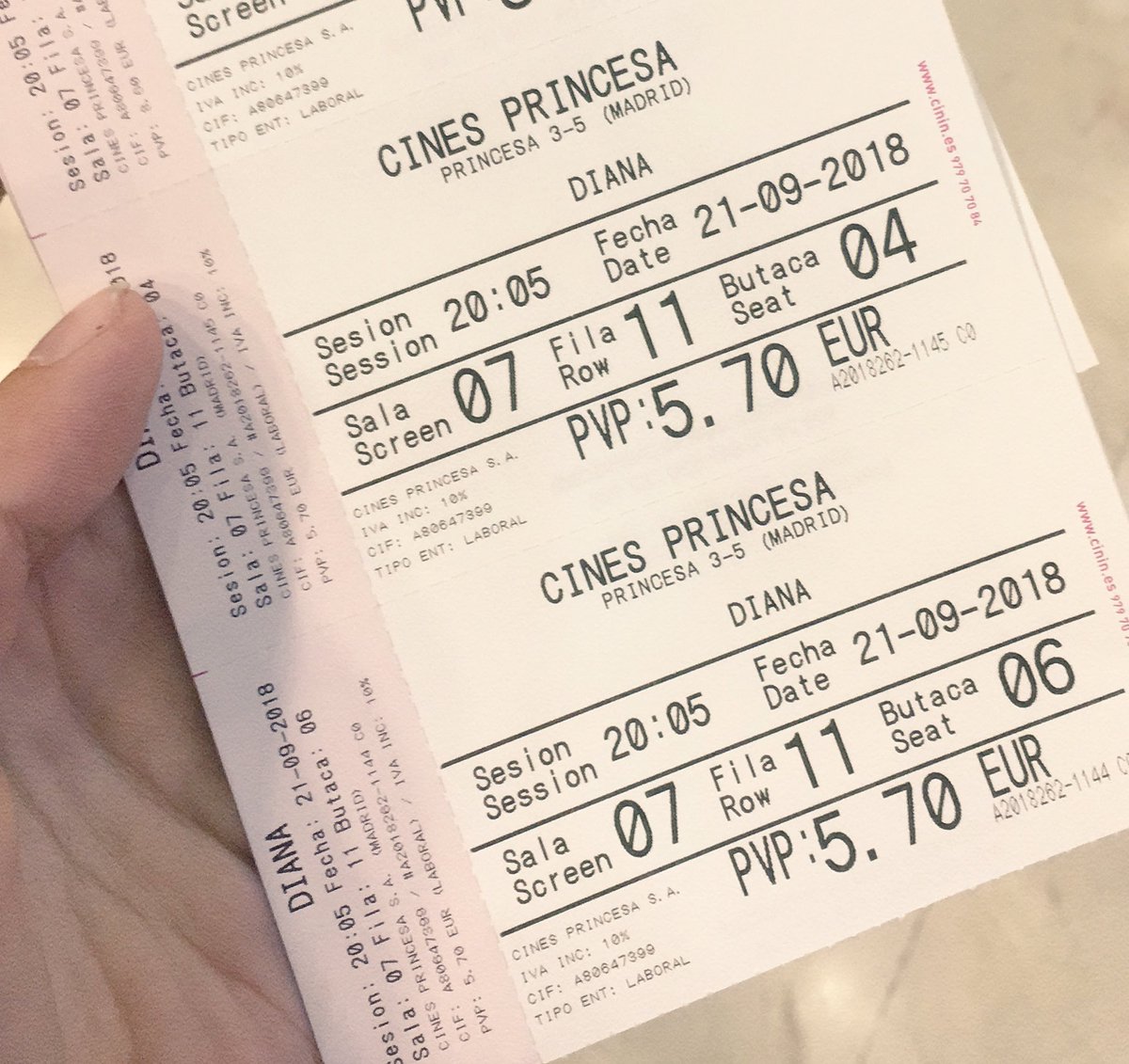 irenecruzfoto's tweet photo. No imaginé que este momento iba a ser tan inmensamente emocionante hasta que he tenido las entradas en mis manos. 
Venid, compartid esta fuerza, esta energía con nosotros. 
@zze_VILLANO y yo estaremos este viernes en @CinesRenoir Princesa ESTRENANDO la película en #Madrid 🎯 https://t.co/gVQ5YrLiKv