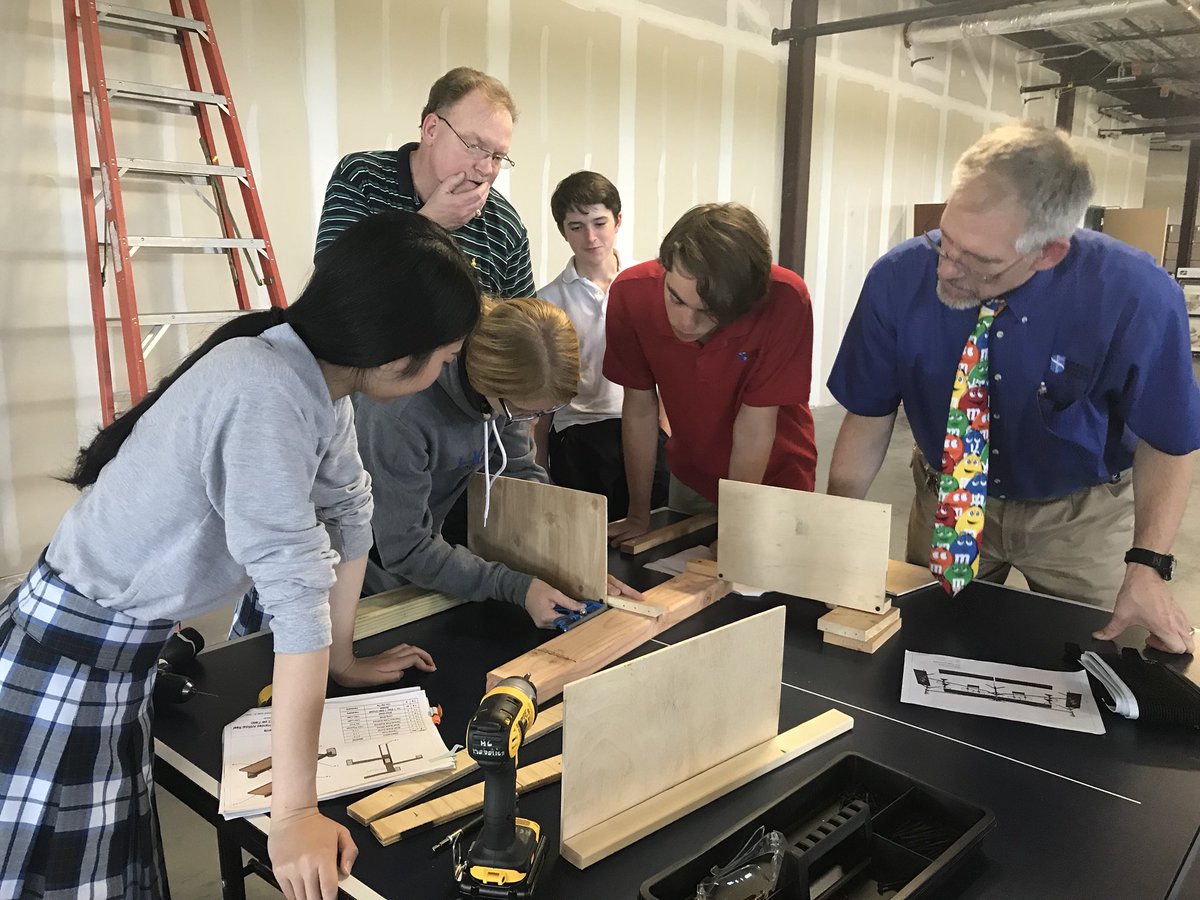 stang_tech's tweet photo. hard at work finishing our field!! #thanks2bestrobotics so exciting!😍😍 https://t.co/JvhbdztpkL