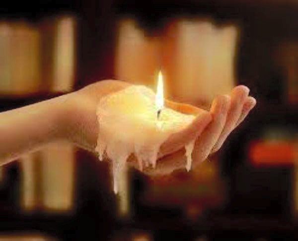 أحب اللي محبتهم تدوم سنين ما تتعاف 
ماهو باللي محبتهم سحابة صيف خداعه .!"