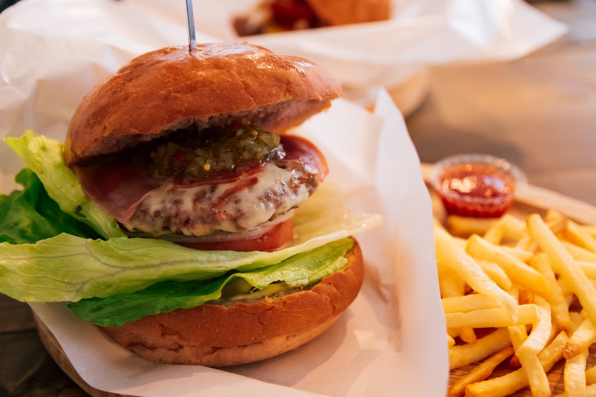 higastore's tweet photo. ハンバーガー食べたい。しめじとポルチーニ茸のデミグラスチーズバーガー が食べたい。#食いしん坊万々歳 #食いしん坊 #ハンバーガー #hamburger #3scafe #3sバーガー #delicious #鳥取バーガーフェスタ #宜野座バーガーフェスタ #ご当地グルメ #surfing #サーファー #嘉手納 #kadena #okinawa #沖縄 https://t.co/jxcsXwzEVE
