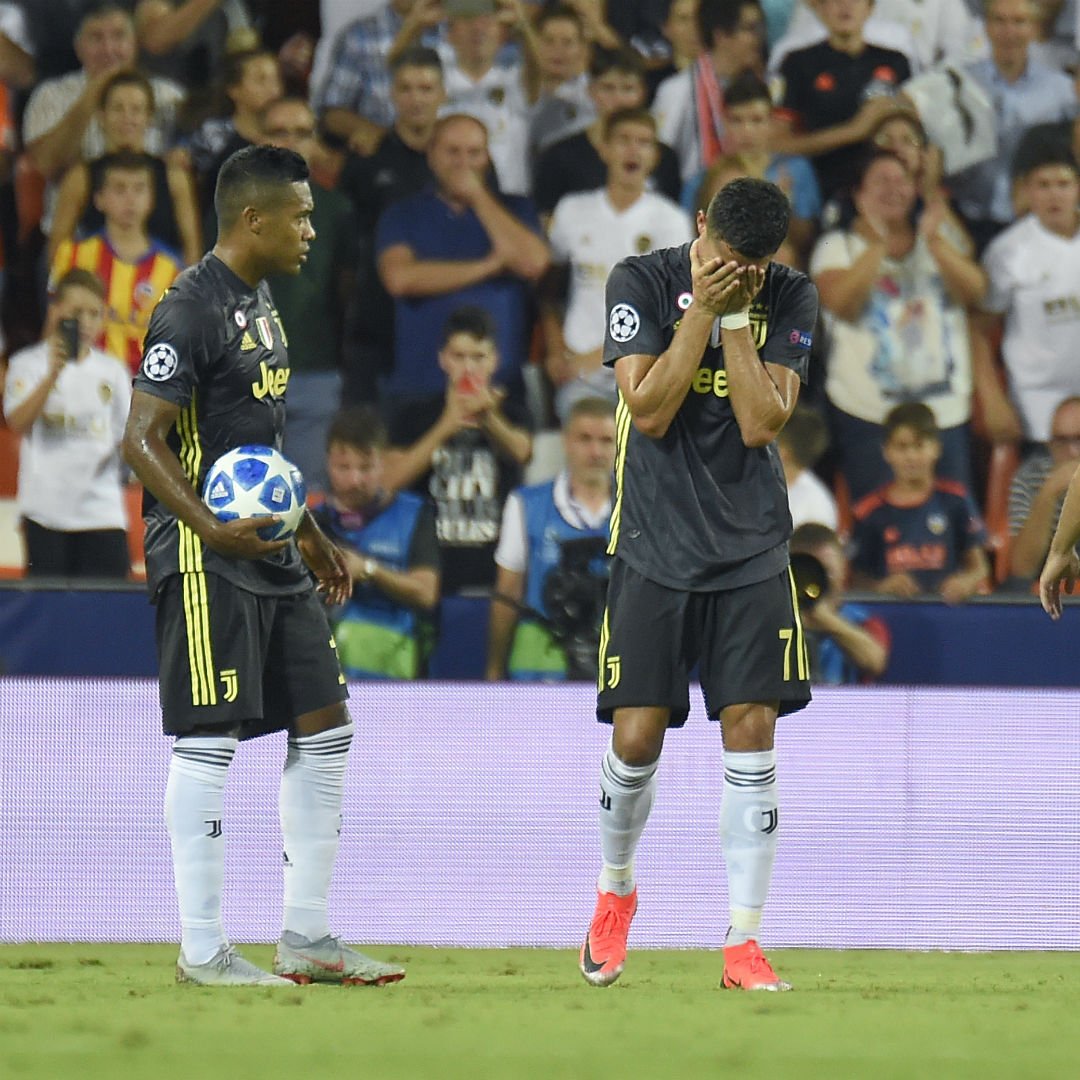 GOAL_ID's tweet photo. Cristiano Ronaldo mendapat kartu merah saat Juventus bertandang ke Valencia pada ajang Liga Champions. Menurut pembaca, apakah pemain Portugal itu layak diusir dari lapangan? Sampaikan pendapat Anda! #Juventus #Valencia #UCL

RT: Tidak layak

Like: Layak

https://t.co/d37qXIpQwb