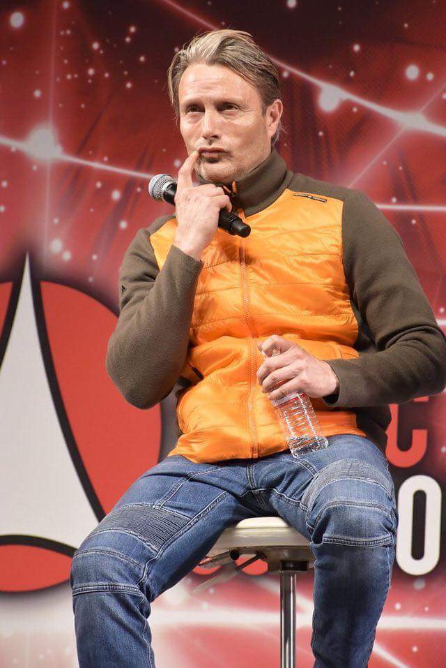 Larisgrl's tweet photo. Good evening 🌚 Boa noite 
#Boanoite #MadsWednesday #MadsMikkelsen #Cute #Sexy #Daddy https://t.co/vpq6PQO8ch