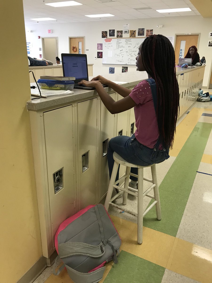 ms_whoamack's tweet photo. Best way to write a paper? Comfortably 😊 way to go today, y’all! https://t.co/XfQPj2wZpy