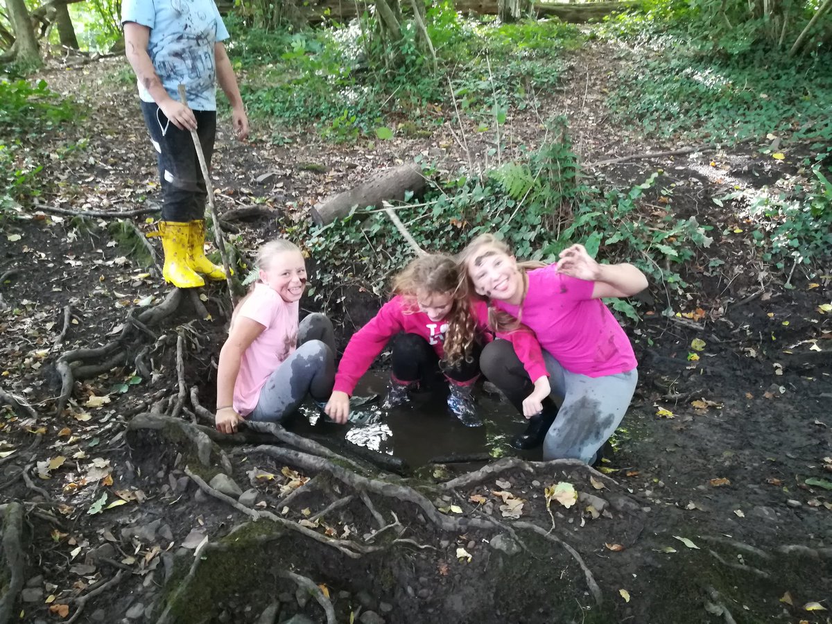 Callicroft's tweet photo. #GettingMuddy #StreamWalk #GettingStuck #MakingMemories https://t.co/ZPbXAsFbAA