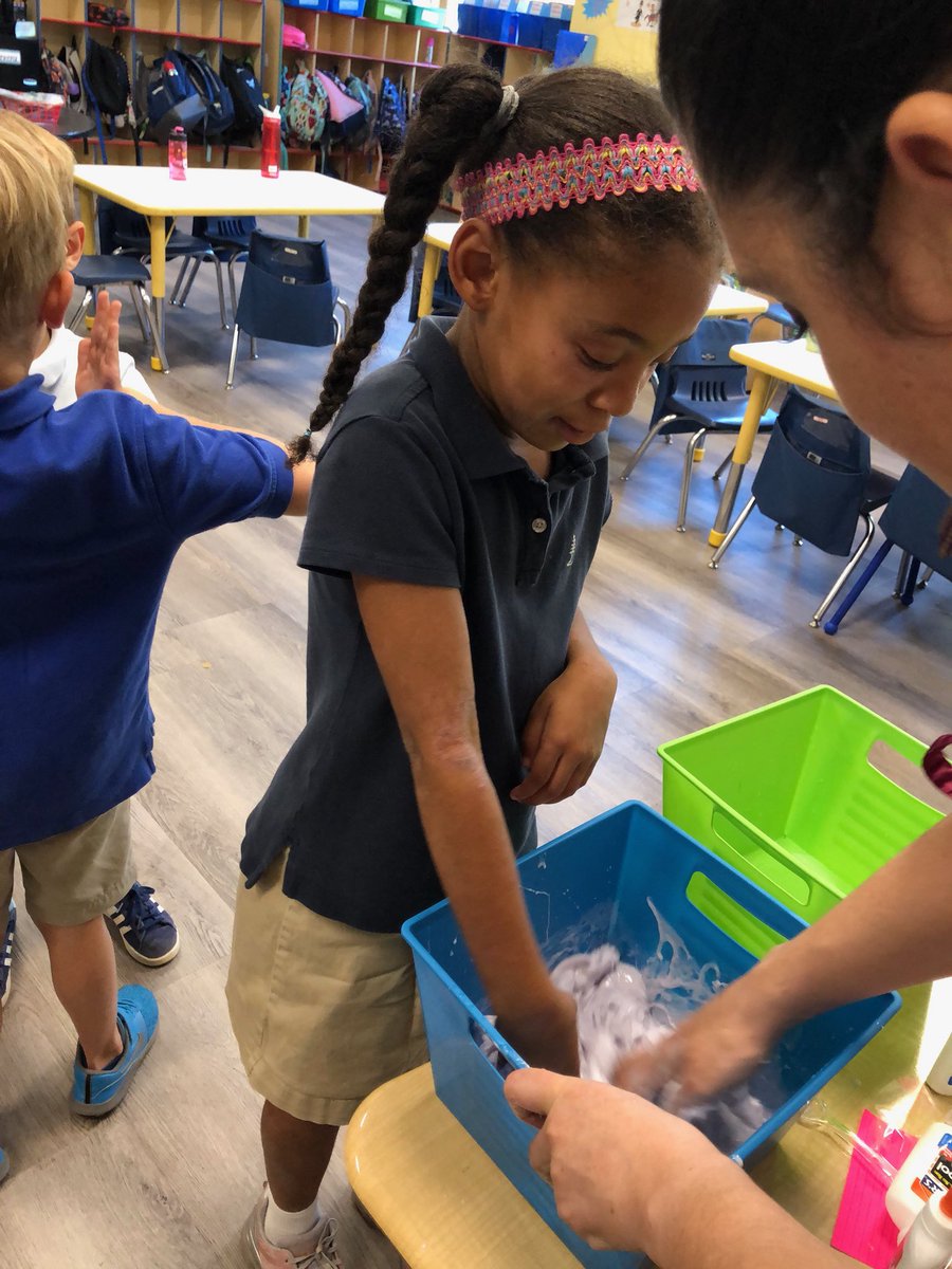 ClaireBord's tweet image. @PLPLowerSchool @participate happy faces when we make flubber while talking in Spanish about matter in science... first grade is always fun! #learningspanishisgreat #dualimmersionprogram #señoraborda