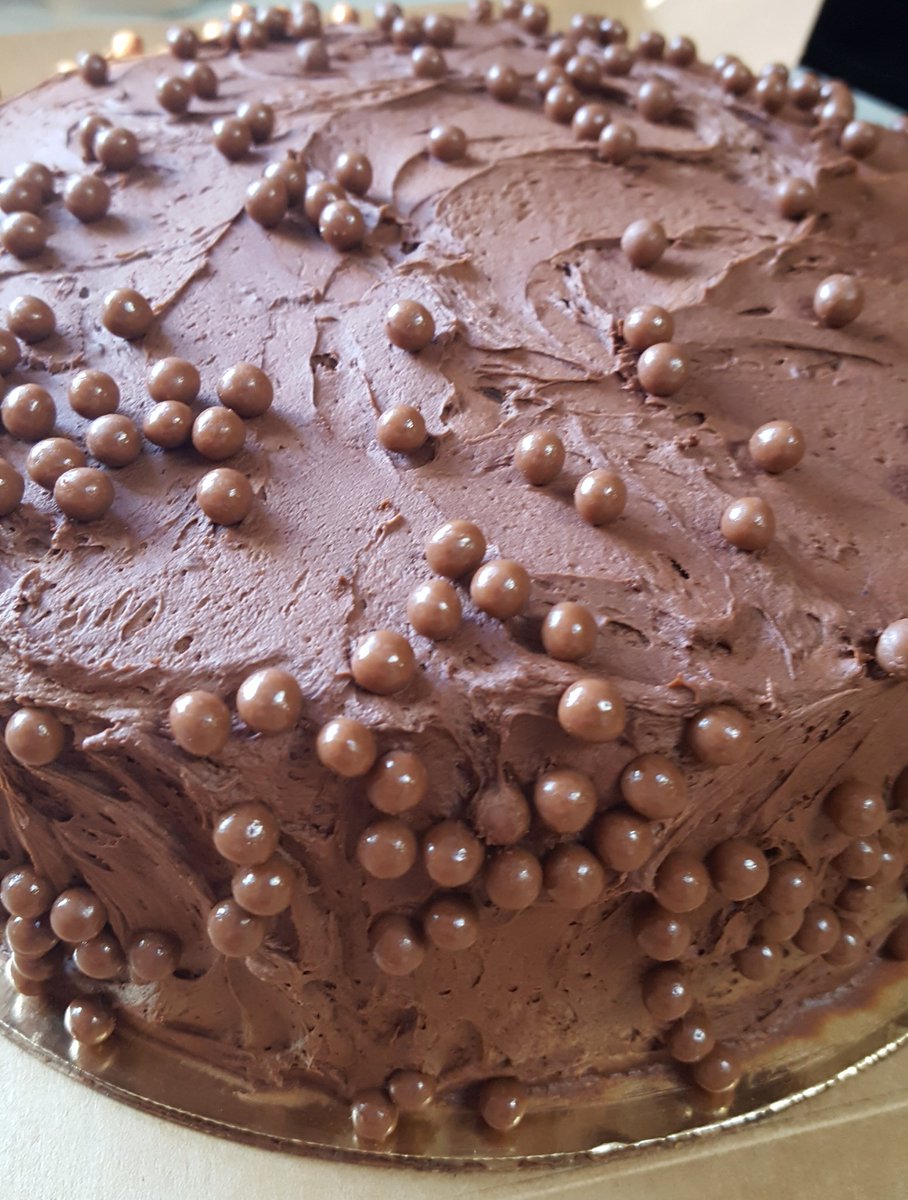 VictoriaCRandom's tweet photo. Now that's a birthday #cake for a #chocoholic made by #crustbakery #porttownsend #WA 😍😍🤗🤗 #chocolate https://t.co/euAvPm1TV6