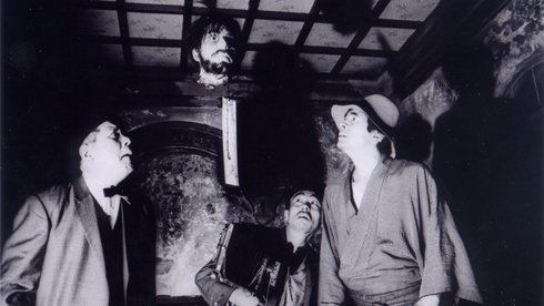 全怨銅チアーが立ったり座ったりする 9701 今日は何の日 犬神家の一族 金田一耕助 石坂浩二 三國連太郎 小沢栄太郎 横溝正史 昭和2x年11月1日 犬神佐兵衛の遺言状の内容が発表される T Co Fio0ln0pmo