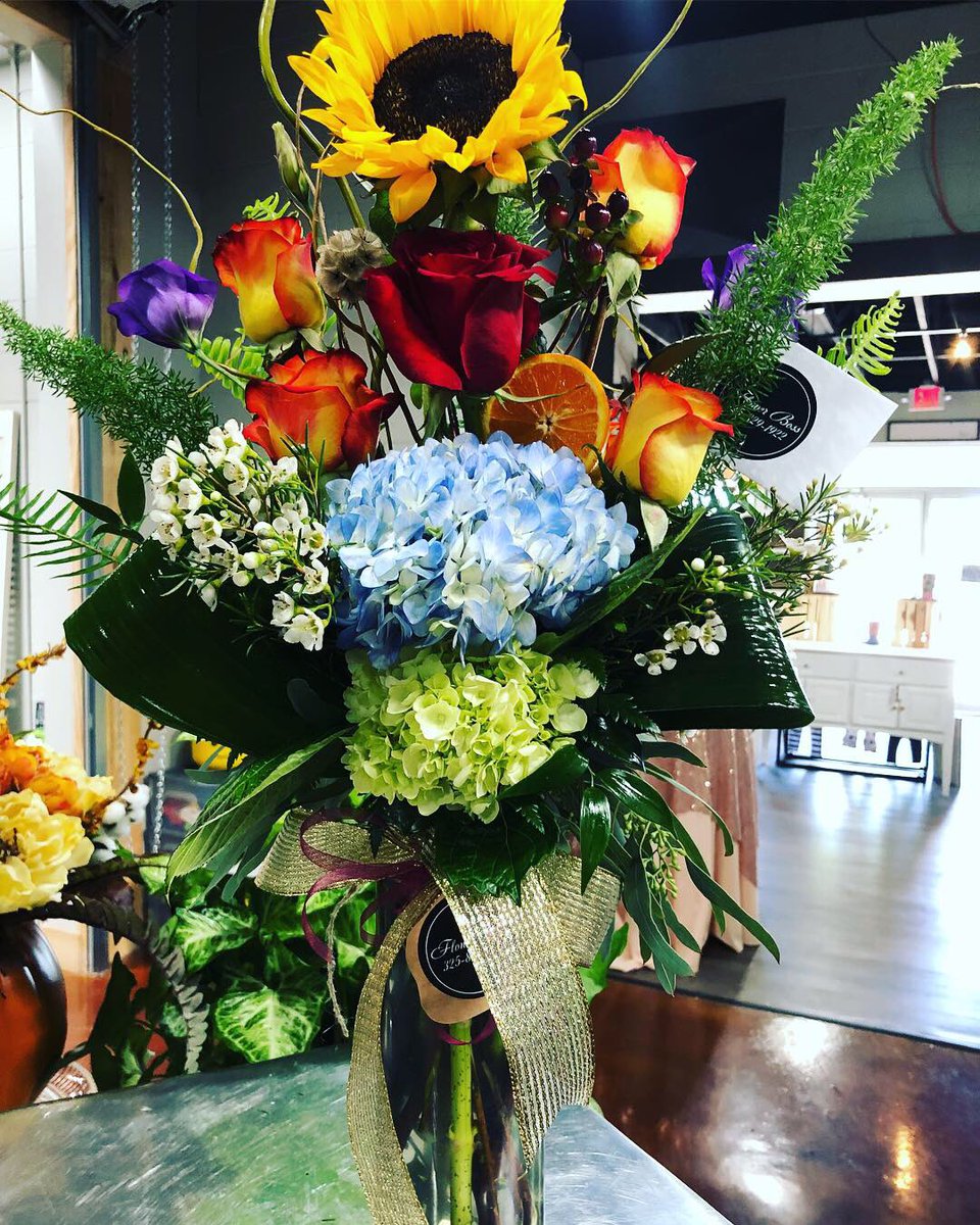 FLOWERBOSS1's tweet photo. If you could be anything be Beyoncé...... and everything is 
L❤️VE. @amy_yates_nutrition 
Birthday flowers for this forty and fabulous women! #fromhusband❤️ #flowerbossbigcountry #creativeflow #fortyandfabulous 
.... and that orange. 🍊🧡😍 

Flower Boss 
325-829-1922 https://t.co/eepvgZCEYT