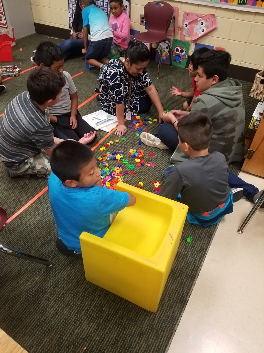 KellyHudsonSCHS's tweet photo. So proud of our 6/7 @LaunchEMS students with their K-3 #literacypartners at @WrightElemSCPS today! https://t.co/db4butY0nK