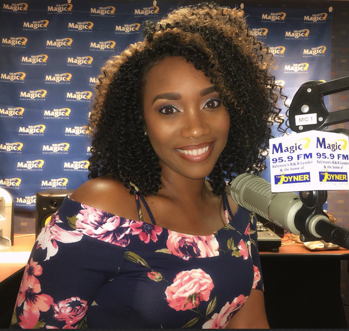 magicbaltimore's tweet photo. It’s 7 o’clock time for #TheNoriNoriShow  @ItsNoriNori #QuestionOfTheNight #Caller9 #LoveLounge #Dedications 443-380-2082 https://t.co/zwhJroTYlL