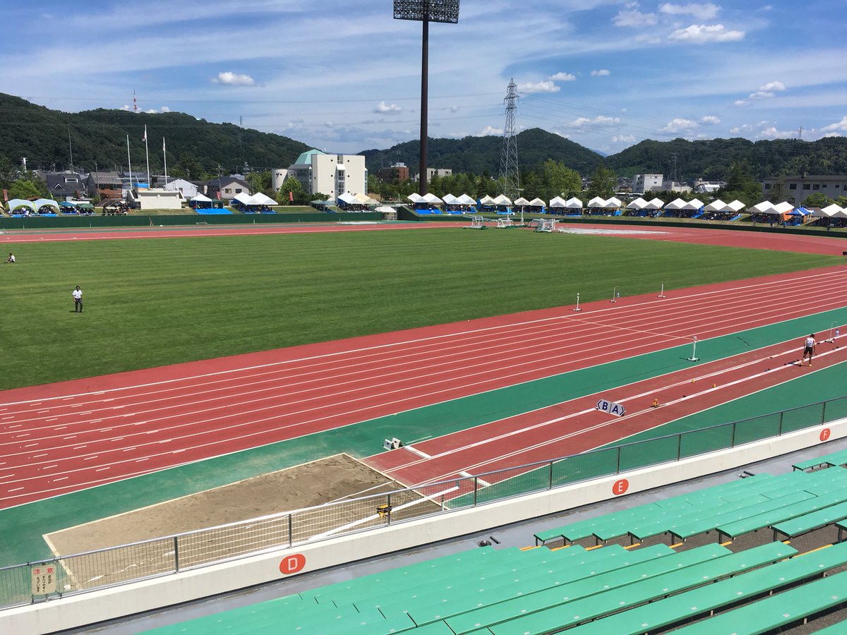 Ysys 998スタジアム は比較的見やすい陸上競技場ですね 小 中学生が自転車で試合会場に行けるというのが一番のメリット