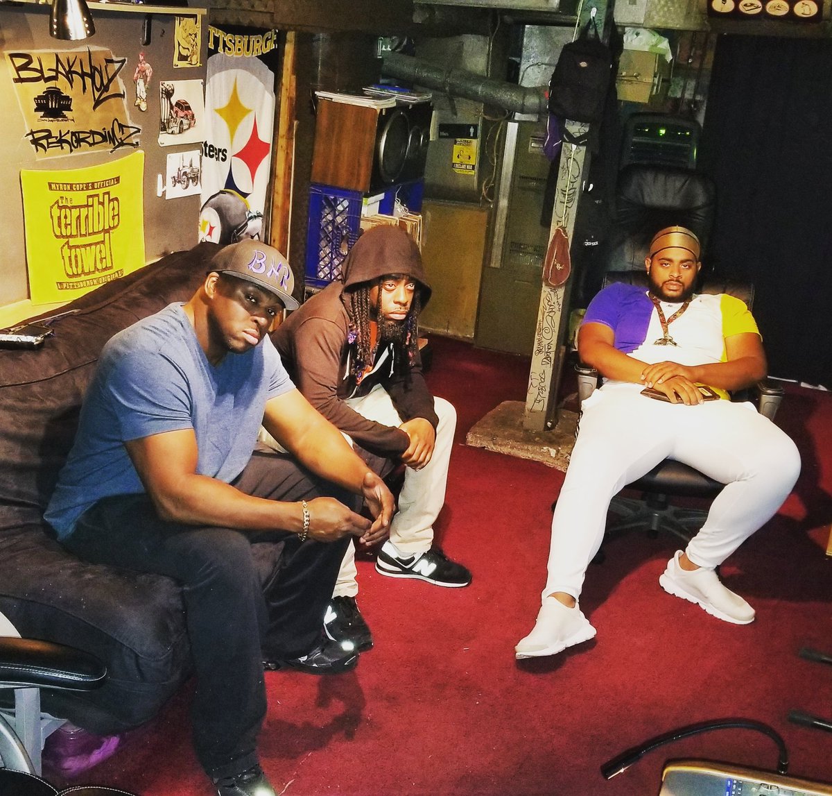 BlakHouz's tweet photo. Early #Morning #StudioFlow #LilNeph #LilBro #NewMusic2018 #BlakHouzFam @FrankDoket @TeamDoket https://t.co/qXyFbuSenx