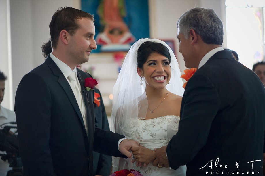 AlecandT's tweet photo. What I #love the most about being a #wedding #photographer its to see the pure expresion of #happiness on a #bride's face! Linda, how much we all adore your #beautiful #Smile! @WeVisitMexico @VisitaLosCabos @VisitMex https://t.co/lGcifmR3jS https://t.co/FRo41MO5c6