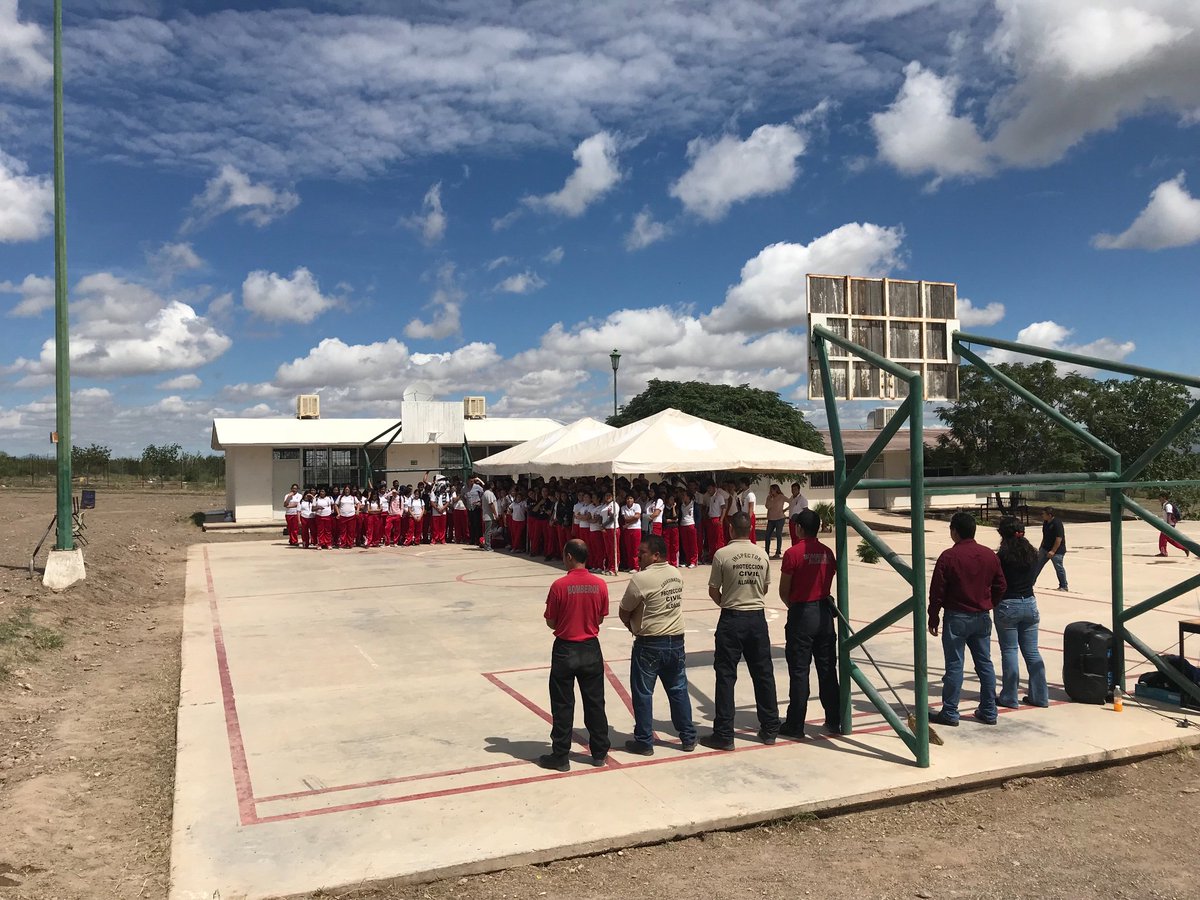 Cbta312's tweet photo. Con motivo del día nacional del sismo en Mexico, con un minuto de silencio y el puño en alto como signo de unidad recordamos los lamentables hechos de 1985 y 2017.En conjunto con Protección Civil, Bomberos y Seguridad pública del municipio de Aldama participamos en el simulacro. https://t.co/xgTlHHjju4