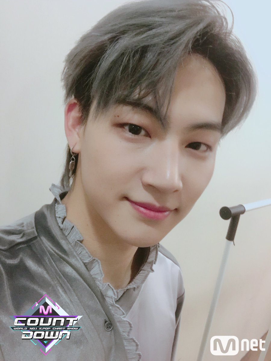 #GOT7 임리다 #임재범 군의  온화한 셀카! 이런 표정으로 #lullaby 를 불러준다면 오늘 아가새는 정말 행복할 것입니다. 오늘 저녁 6시 엠카운트다운 컴백무대에서 꼬옥~확인하시고! 미니팬미팅도 기대해주세요!