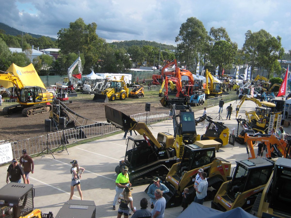 DiggaAustralia's tweet photo. #throwbackthursday Who remembers the Digga Expos? We held our own tradeshow in 2006 and 2008 complete with machine displays, demos, car show, factory tours as well as a motocross show. A facility expansion in 2009 meant we no longer have the space to hold them :( https://t.co/0tIq9Bfa17