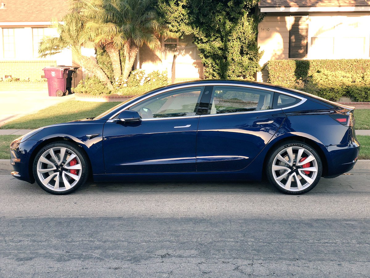 Reg_RAG's tweet image. Just picked up this baby today after 18 month wait, so worth it! #TeslaModel3Performance #Model3Performance #Tesla #TeslaModel3 Chose Blue because I’m #ForTheAlliance 🦁🤓😂