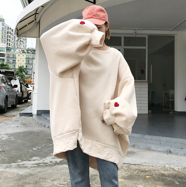 Wear_Blossom's tweet photo. [RT추첨]

🌸하트 박시 맨투맨🌸

오버핏으로 박시하게 떨어지는 핏이 멋스러운 맨투맨이에요. 소매에 콕 박힌 하트 자수가 밋밋하지않게 포인트를 잡아준답니다❣️

얇게 들어간 기모원단으로 더욱 부드럽고 따뜻하게 즐길수 있어요🔥

사이트https://t.co/QXQPWemhzV
블로그https://t.co/wToSjHA72o https://t.co/SxSCcoJBL5