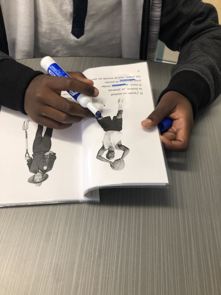 mmealexadej's tweet image. During Station Rotation &amp;amp; Sciences, Gr. 5 Ss demonstrating ways to identify challenging new words &amp;amp; use various tools to help find their meanings #googlereadandwrite. What’s even better?! It’s student led!!✌🏻💙 #ocsbFSL #ocsbLT #ocsbDL @StBenedictOCSB