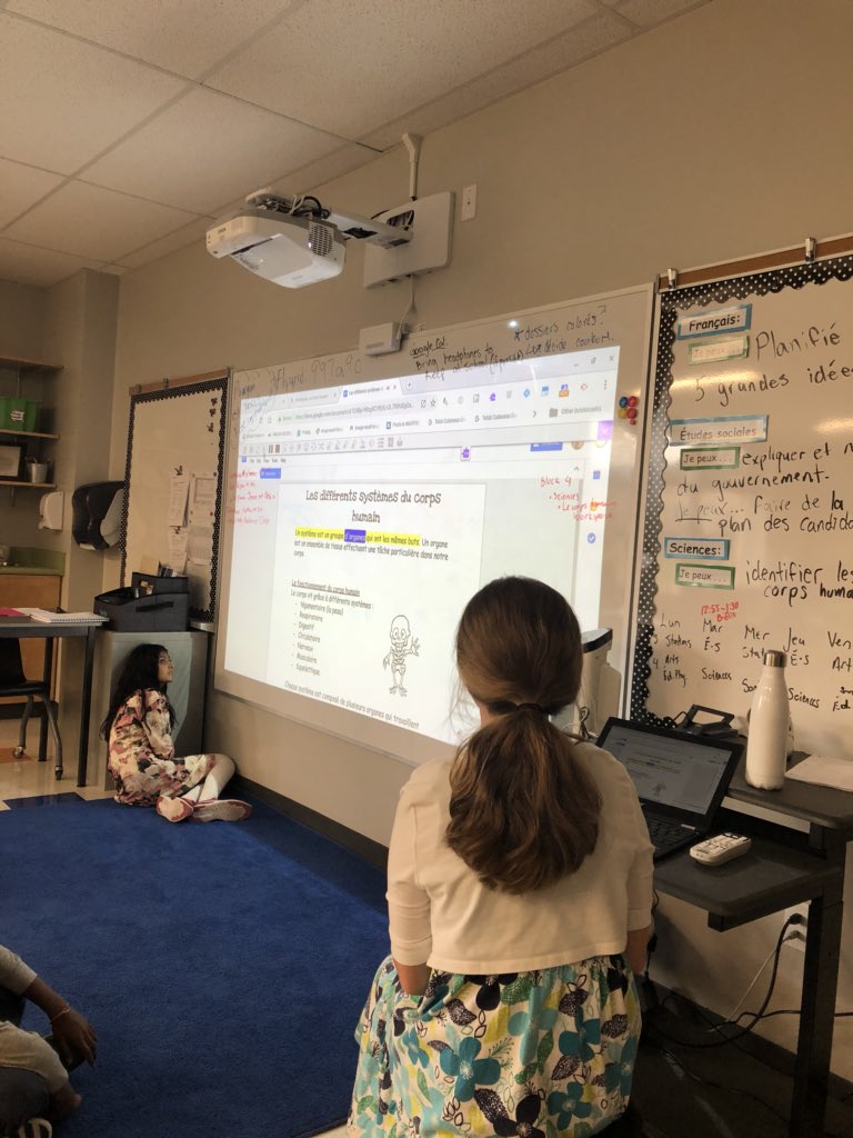 mmealexadej's tweet image. During Station Rotation &amp;amp; Sciences, Gr. 5 Ss demonstrating ways to identify challenging new words &amp;amp; use various tools to help find their meanings #googlereadandwrite. What’s even better?! It’s student led!!✌🏻💙 #ocsbFSL #ocsbLT #ocsbDL @StBenedictOCSB
