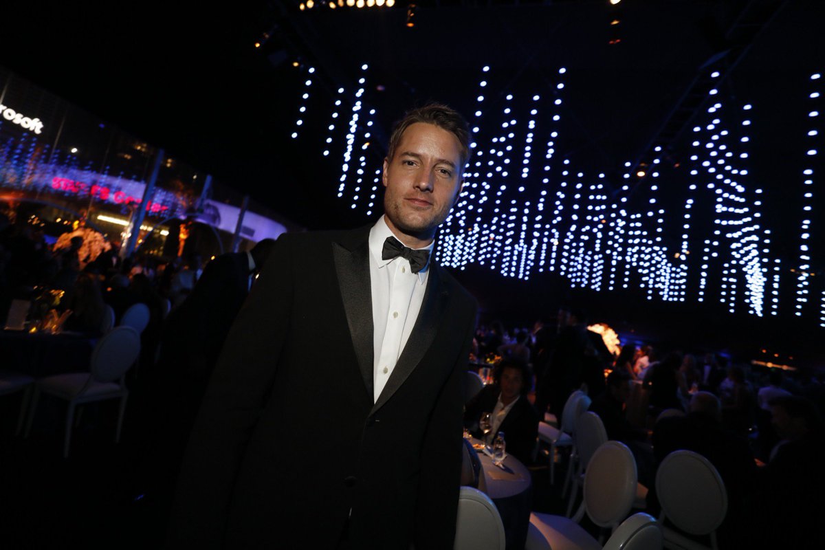 HartleyConnect's tweet photo. 📷 Added +60 HQ images of Justin and Chrishell at the 2018 Emmys last night. Enjoy! https://t.co/gcQURgLFhv
#justinhartley #chrishellhartley #thisisus #emmys https://t.co/SmjvGipsGz