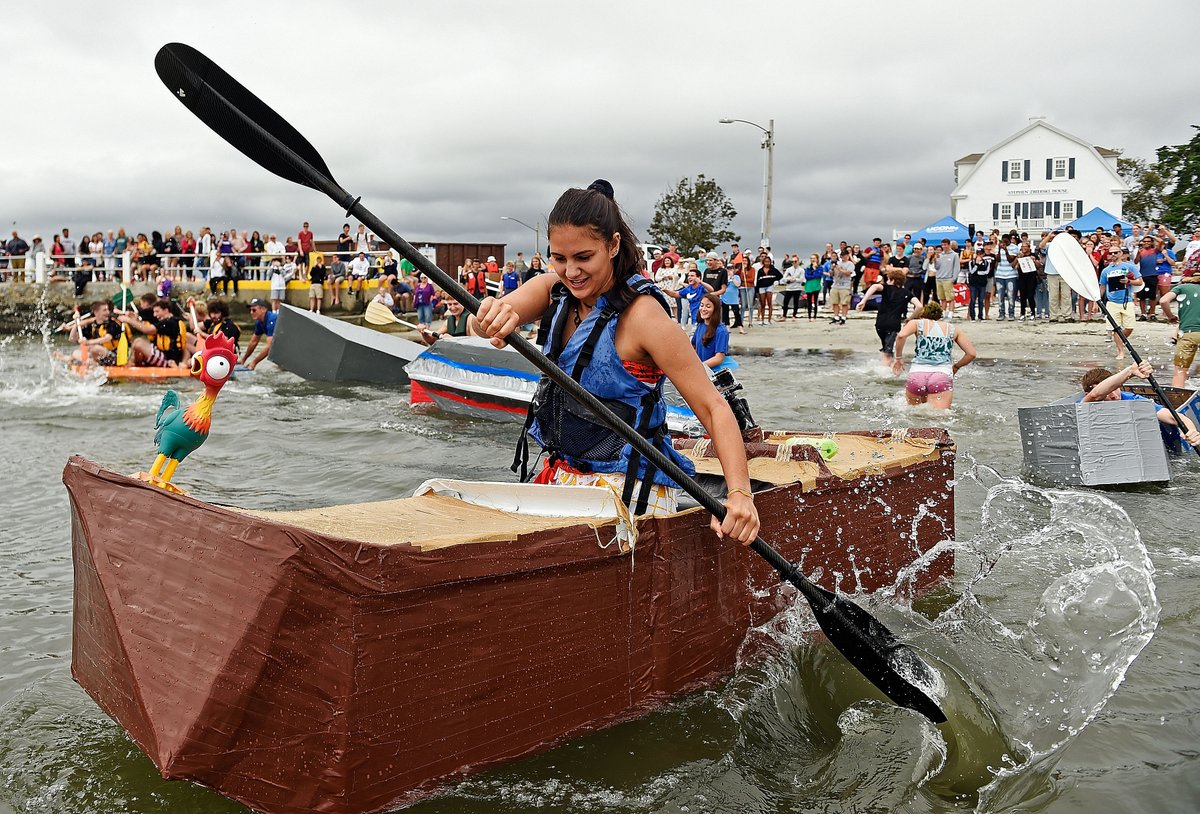 seandelliot's tweet photo. #cardboardboats #uconn #averypoint #education #experientiallearning #earlycollegeexperience #grotonct #thedayct https://t.co/KltOH53dQN
