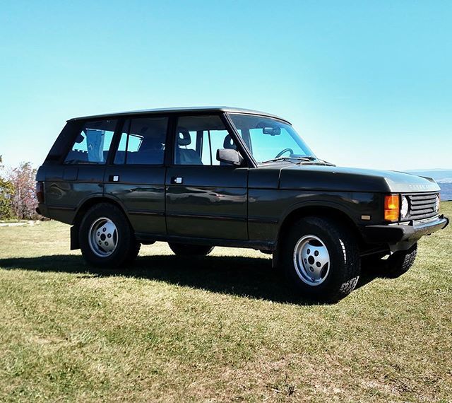 SecondDailyLLC's tweet photo. Closing in 20 mins...Very well priced Hunter Edition Range Rover Classic on Second Daily Auctions #hunter #rrc #basic #rollupwindows #landrover #rangerover #vintage4x4 #bringatrailer #seconddaily #drivefundaily #drivetastefully https://t.co/iyBaOgKVbK https://t.co/TALK4lTuqT