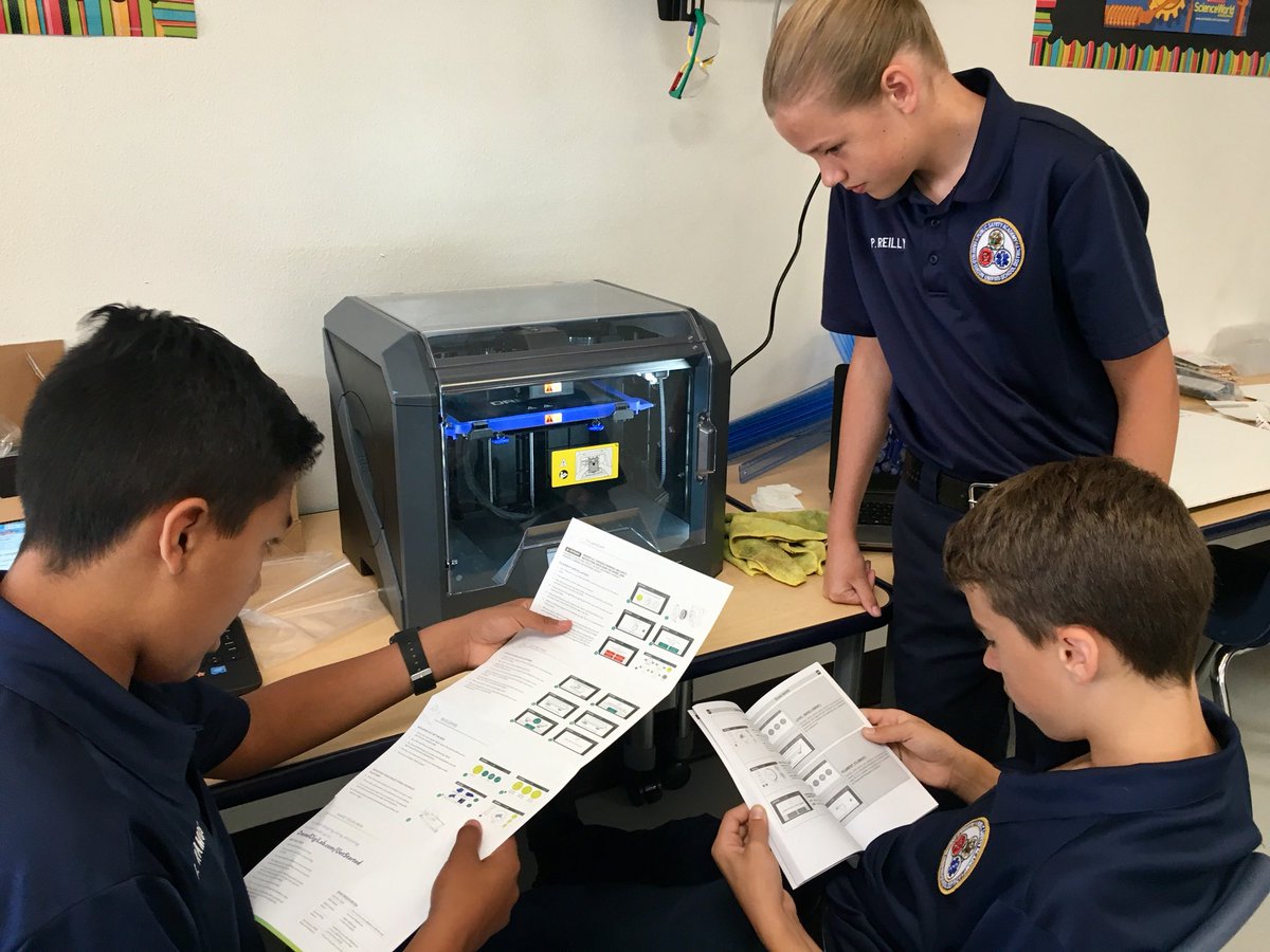 MsStrieks_STEAM's tweet photo. Finally setting up our 3D printer, 8th grade #STEAM success! 1st print, a fidget spinner. Excited students & so many possibilities #GE3DPrint #FSUSD @psa_eagles https://t.co/bCoK2rzdVc