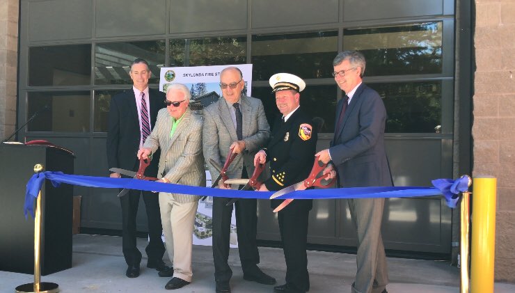 sanmateoco's tweet photo. NEWS: “Time for a new beginning...” County officials cut ribbon on new Skylonda Fire Station; $10 million facility to speed safety response, modernize quarters: https://t.co/eM3JOFDRuo @CALFIRECZU @smcpdu #SMCMeasureK https://t.co/qTaqIQCxmE
