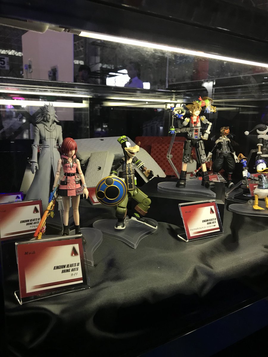 Square Enix Official Goods 東京ゲームショウ スクウェア エニックスブースのキングダム ハーツコーナーにて新作フィギュアや革財布などを沢山展示しております 会場にお越しの際は是非ご覧下さい Tgs18 Square Enix Official Goods 東京ゲームショウ スクウェア エニックスブースのキングダム ハーツコーナーにて新作フィギュアや革財布などを沢山展示しております 会場にお越しの際は是非ご覧下さい Tgs18