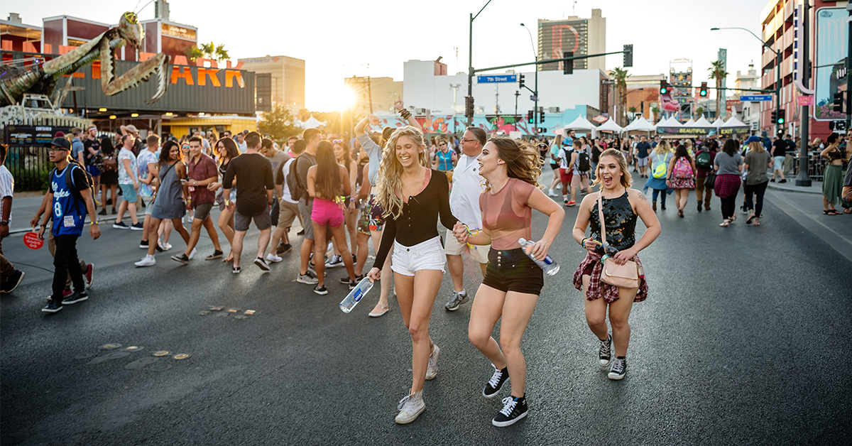 lifeisbeautiful's tweet image. Scream your heart out! #LifeIsBeautiful2018 is just around the corner. ❤️